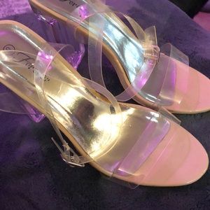Super cute tan heels!